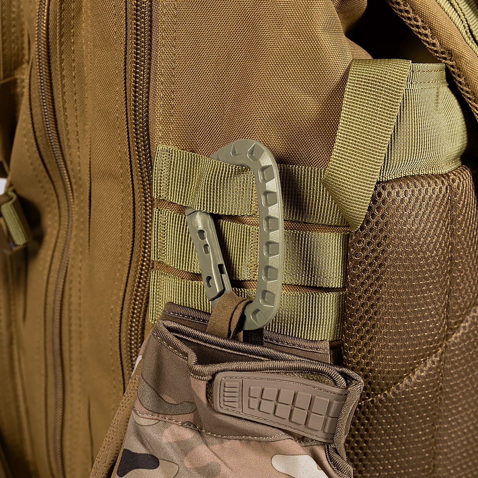 Carabiner Plastic (9.3 cm) Tan